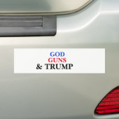 GOD, PISTOLEN EN TRUMP BUMPERSTICKER (Op auto)