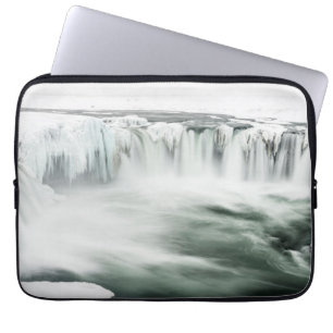 Godafoss waterval, winter, IJsland Laptop Sleeve