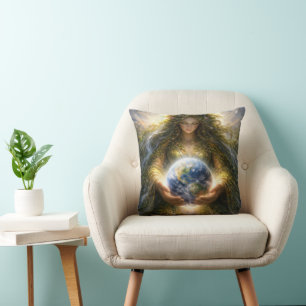 Godin Gaia houdt planeet aarde zachtjes vast Kussen