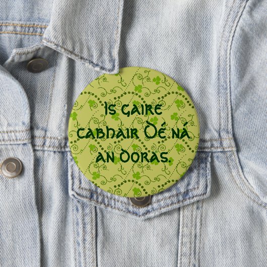 God's hulp is dichterbij dan de deur ronde button 4,0 cm (In situ)