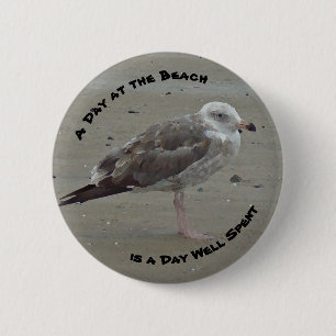 Goed besteed op dag van Beach Seagull Foto Shore B Ronde Button 5,7 Cm