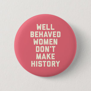 Goed gedragen vrouwelijke feministische citaat ronde button 5,7 cm