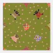 Goed geklede katten maken pootafdrukken in het gra behang (Voorkant)