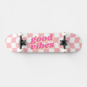 Goede Vibes Girly Pastel Roze Wit Checker Patroon Skateboard (Horizontaal)