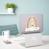 Goede Vibes Only Rainbow Fun Inspirivity Sticker (Laptop op bureau)