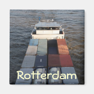 Goederenschip aan de Maas, Rotterdam Magneet