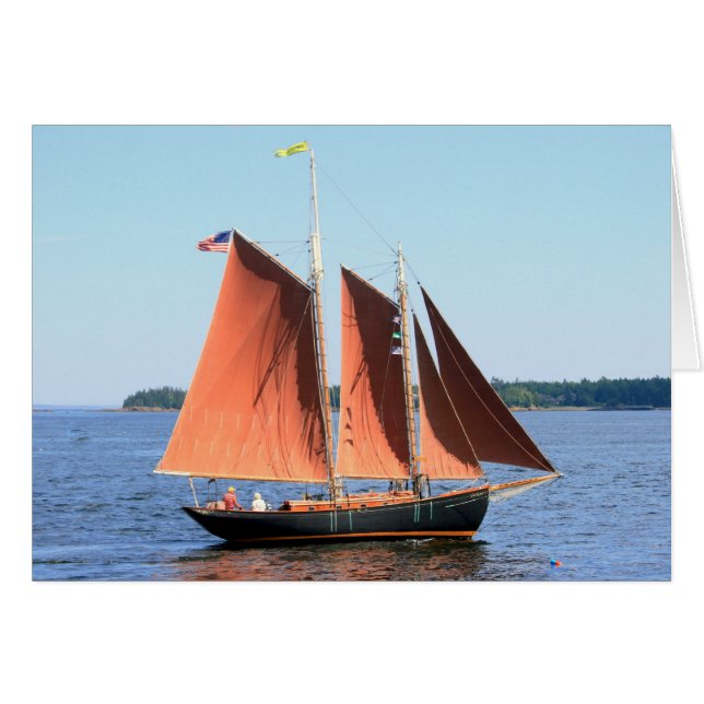 goélette noire avec voiles rouges (Devant horizontal)