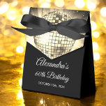 Gold 60th Birthday Party 70's Disco Ball<br><div class="desc">Augmentez votre 60e anniversaire avec notre Ballotin Disco Ball Gold 70's, conçu pour ajouter une pop de couleur et un style rétro à votre fête. Ce ballotin est le complément parfait d'un billard à thème disco ou de tout événement où vous voulez insuffler une touche de "nostalgie les années 70"....</div>