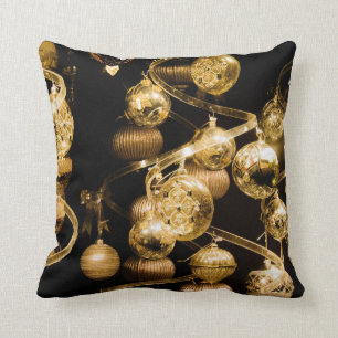 Gold Baubles en Spiral Pattern Kussen