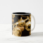 Gold Baubles en Spiral Pattern Tweekleurige Koffiemok (Voorkant rechts)