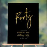 Gold & Black Quarty 40th Birthday Party Welcome<br><div class="desc">Bienvenue à votre invité avec ce signe d'anniversaire moderne. Ce panneau présente un script simple "Quarante" et "40ème Anniversaire Party" en or et noir. Vous pouvez customiser le nom et la date. Les invitations et les fournitures de fête correspondants sont disponibles dans ma boutique BaraBomDesign.</div>