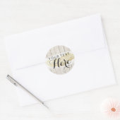 Gold Bohemian Feather op Rustige houten planken Ronde Sticker (Envelop)