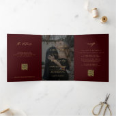 Gold burgundy photo wedding RSVP details QR code Drieluik Uitnodiging (Binnen)