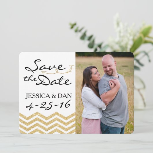 Gold Chevron Bewaar de Datum Save The Date (Staand voorkant)