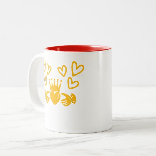 Gold Claddagh Ring Coffee Mug (Devant gauche)