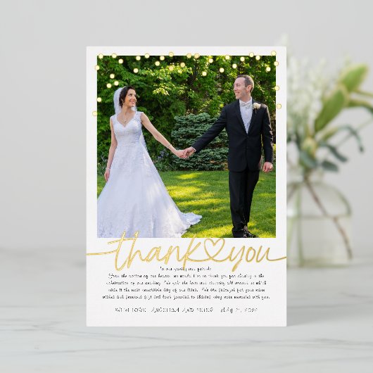 Gold Confetti Hand Lettering Weddenschap Hartelijk Folie Uitnodiging (Staand Voorkant)