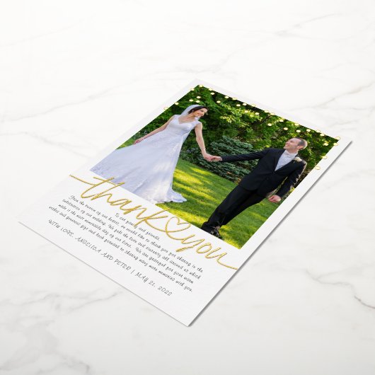 Gold Confetti Hand Lettering Weddenschap Hartelijk Folie Uitnodiging (Gedraaid)