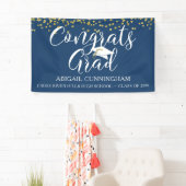 Gold Confetti Script CONGRATS Bannière Bleue GRAD (En situation)