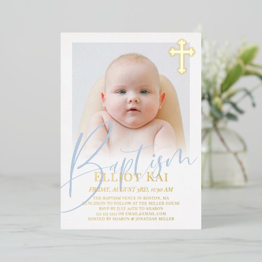 Gold Cross Bleek Blue Script Photo Baptisme Folie Uitnodiging (Staand Voorkant)