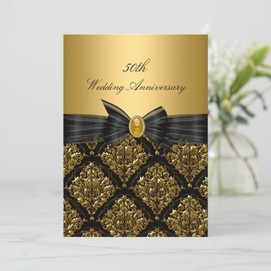 Gold Damask & Bow 50e Mariage Invitation de l'anni (Debout devant)