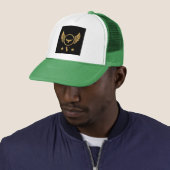 Gold Eagle Afbeelding V letter Initiaal Custom Mon Trucker Pet (In situ)