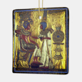 Gold Egyptian Characters op een Keramisch Ornament (Links)