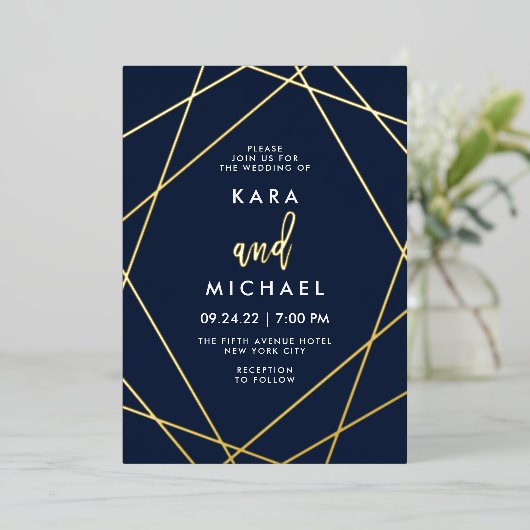 Gold en Midnight Blue Elegant Geometric Wedding Folie Uitnodiging (Staand Voorkant)