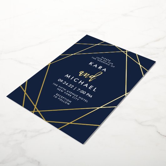 Gold en Midnight Blue Elegant Geometric Wedding Folie Uitnodiging (Gedraaid)