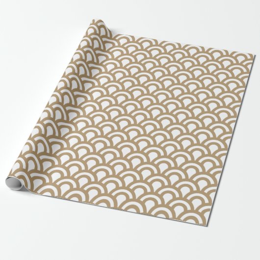 Gold en White Art Deco Fish Scale Pattern Cadeaupapier (Uitgerold)