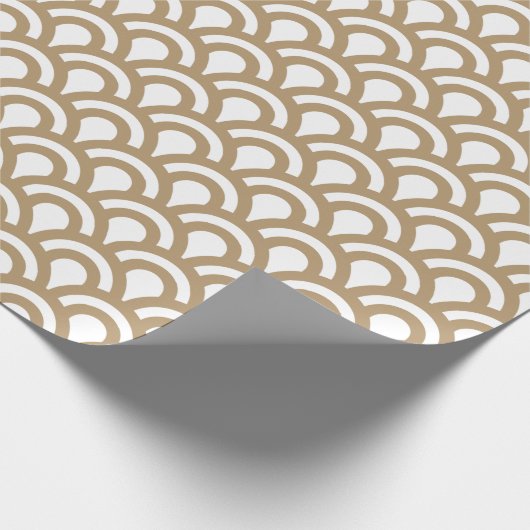 Gold en White Art Deco Fish Scale Pattern Cadeaupapier (Hoek)
