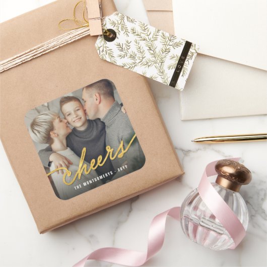 Gold Foil Cheers Calligraphy Script Photo Holiday Vierkante Sticker (Geschenken)