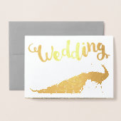 Gold Foil Peacock Typographie Mariage Invitations (Devant avec enveloppe)