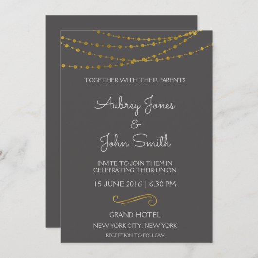 Gold Foil String Lights en Script Wedding Kaart (Voorkant / Achterkant)