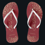 Gold Frills Crimson Red Elegant Le Mariage de mari<br><div class="desc">Dansez la nuit avec ces belles tongs mariages. Conçues pour la mariée, elles présentent un design simple mais élégant avec des écritures de couleur or sur un arrière - plan rouge pourpre et des boucles et tourbillons en dentelle dorée fantaisie. Belle façon de rester chic et approprié tout en donnant...</div>