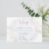 Gold Gilded Roos op Dusty Blue RSVP Kaartje (Staand voorkant)