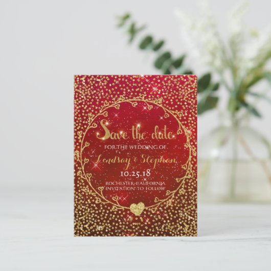 Gold Glitter Confetti Glam Red Save the Date Aankondigingskaart (Staand voorkant)