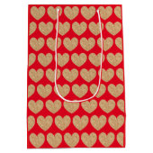 Gold Hearts On Red Background Medium Cadeauzakje (Achterkant)