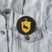 Gold HUFFLEPUFF™ Crowning Crest Ronde Button 7,6 Cm (In situ)