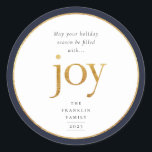 Gold Joy Modern Christmas Classic Round Sticker<br><div class="desc">Que votre saison des fêtes soit remplie de joie. Maillot de joie doré lettrage et rond faux cadre avec bordure bleu marine foncé,  autocollant de vacances.</div>