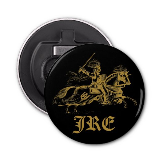 Gold Knight Monogrammed Initialen Button Flesopener (Voorkant)