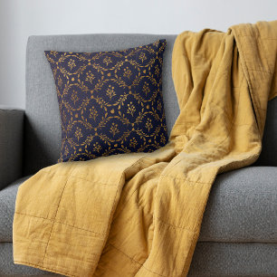 Gold Leaf Berry Lijst Pattern op Navy Blue Kussen