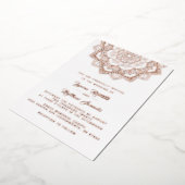 Gold Mandala Wedding Folie Uitnodiging (Gedraaid)