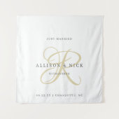 Gold Minimalistic Monogram Just Married Reception Wandkleed (Voorkant)
