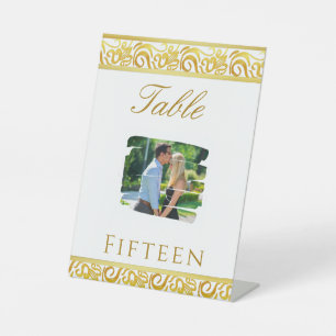 Gold-minimalistisch foto-weddenschap reclamebord met voetstuk