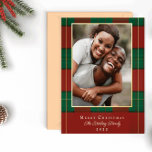Gold Noël Plaid Foil Carte photo de vacances<br><div class="desc">Motif classique,  simple rouge et vert Noël plaid avec photo de famille et de véritables accents de feuille d'or. Personnalisez avec votre propre nom et salutation.</div>