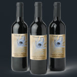 GOLD PEACOCK FEATHER ÉTIQUETTE DE VIN PERSONNALISA<br><div class="desc">UN ACCENT ÉLÉGANT ARRIÈRE - PLAN MÉTALLIQUE DE VIN AVEC PIÈCE DE PEACOCK PRESTAGE CENTRE. Simple mais élégant</div>