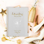 Gold Script Future Mme Dove Grey Wedding planner<br><div class="desc">Le design romantique présente une fleur florale douce en blanc, "Future Mrs", et les mots "Plans Mariages" dans un script de typographie or contre un arrière - plan texturé gris-colombe. Customisez facilement vos noms et la date de votre choix. L'idée cadeau parfait pour la future mariée pour organiser tous ses...</div>
