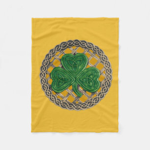 Gold shamrock on Keltic Knots Fleece Blanket Deken