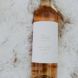 Gold Simple Minimalist Chevaux Mariages Étiquettes<br><div class="desc">Ces étiquettes de vin mariage, simples en or et minimalistes, sont parfaits pour un mariage moderne. Le design sobre et élégant présente une typographie de script classique et sophistiquée en or. Faites-vous les autocollants de bouteilles de vin vous-même en incluant vos noms et la date de votre événement. Ces étiquettes...</div>
