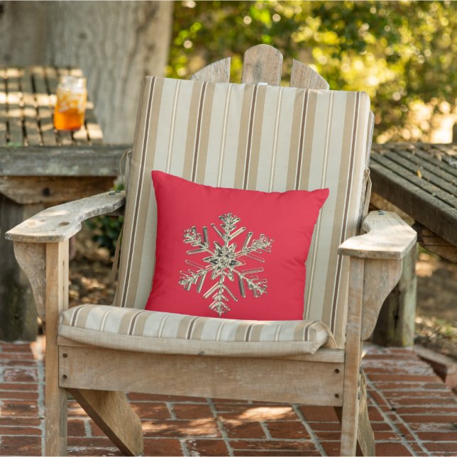 Gold Snowflake Red Buitenkussen (Stoel)